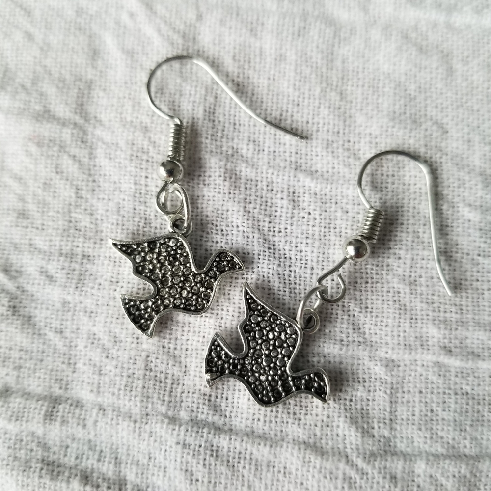 💥 Silver tone Dove Hook Earrings